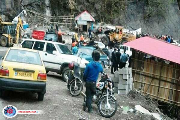 جمع‌آوری دکه‌های غیر مجاز بین راهی در بخش کجور مازندران