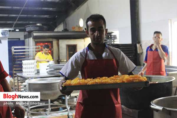 پخت محبوب‌ترین شیرینی ماه رمضان به‌روایت تصویر